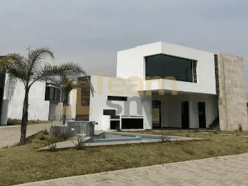 Casa en renta en San Pedro Cholula | Fraccionamiento Maranta | Seguridad | Casa Club