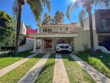 CASA EN RENTA EN VALLE REAL, ZAPOPAN