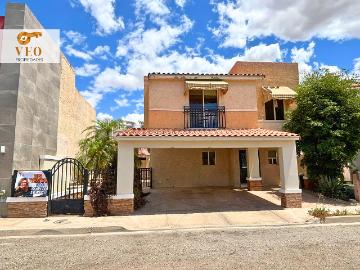 ✨CASA EN RENTA EN ZONA DORADA VEREDAS DEL SOL✨