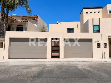 CASA EN RENTA EN VISTAS DEL SOL RESIDENCIAL AGUA CALIENTE