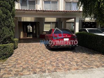 CASA EN RENTA equipada en privada con VIGILANCIA 24 horas
