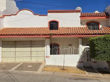 CASA EN RENTA EQUIPADA EN SECTOR RESIDENCIAL MONTEBELLO CULIACAN SINALOA