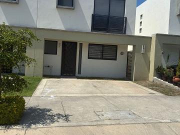 Casa en renta Fraccionamiento Adamar, Avenida Adamar, San Agustín, Jalisco, México