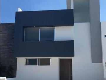Casa en renta Fraccionamiento Cumbres Del Lago, Municipio De Querétaro