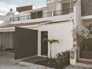 CASA EN RENTA. Fraccionamiento Las Fincas, Jiutepec, Morelos