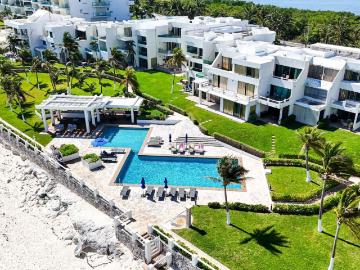 CASA EN RENTA FRENTE AL MAR EN ZONA HOTELERA CANCUN