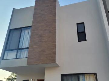 Casa en renta junto a casa club en Lomas de Angelópolis, San Andrés Cholula