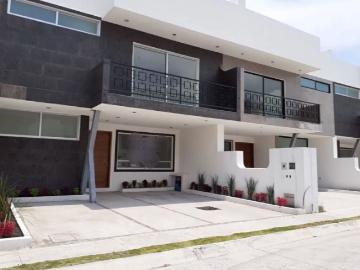 Casa en Renta Juriquilla Altos, 4 recs. con baño, salaTv, Roofgarden