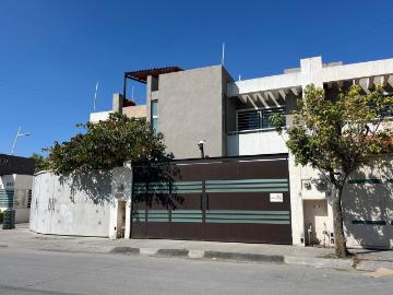 CASA en RENTA, la mas completa! | Terraza techada, vestidor, cochera y sala de TV