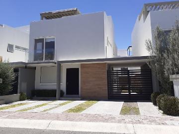Casa en Renta, La Condesa Juriquilla, 4 Recs 4 estacionamientos. Vigilancia