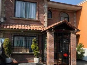 Casa en renta Lomas De San Isidro Mz 006, Santiaguito, Metepec, Estado De México, México