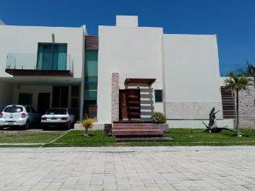 CASA EN RENTA RESIDENCIAL AZUL