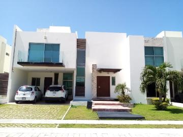 CASA EN RENTA. RESIDENCIAL AZUL. CARMEN, CAMPECHE