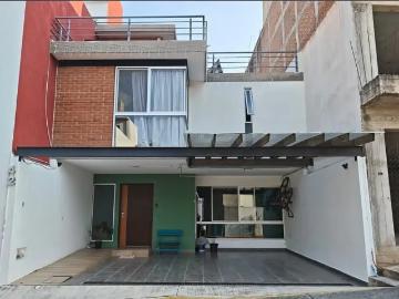 CASA EN RENTA TOTALMENTE AMUEBLADA Fracc. Morada del Quetzal