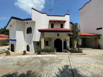 CASA EN RENTA UBICADA EN PRIVADA LOS TUCANES