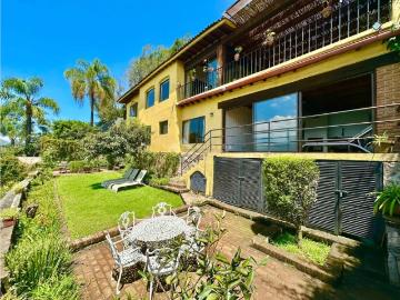 CASA EN RENTA | VISTA AL LAGO | JARDÍN | JACUZZI | VALLE DE BRAVO
