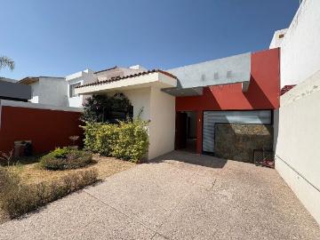 Casa en renta y venta de una planta en Punta Juriquilla