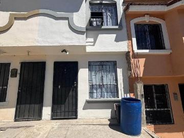 CASA EN RENTA 1RA SECCIÓN DE SANTA FE