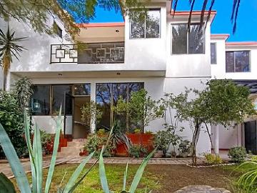 Casa En Renta | 2 Recámaras + Jardín | Lomas De Valle Dorado