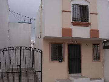 Casa en Renta 2 Recamaras Jardines de Agua Caliente, Privada Maple Zona Dorada