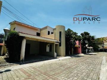 Casa En Renta 3 Rec. + Cuarto de Servicio Residencial Campestre