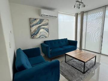 Casa en residencial NY