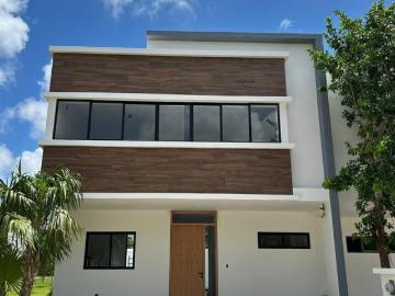 Casa en Residencial Arbolada, esquina con vista al jardín