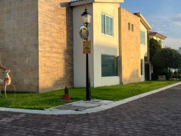 Casa en Residencial el Mesón
