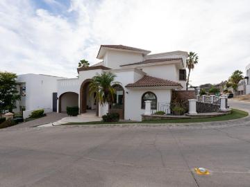 Casa en Residencial La Jolla Villa de Las Esmeraldas