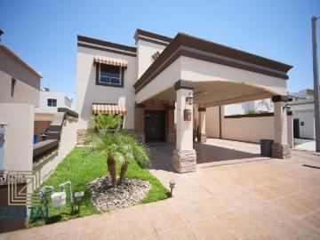 Casa en Residencial Riviera Maya en Zona Dorada con excedente