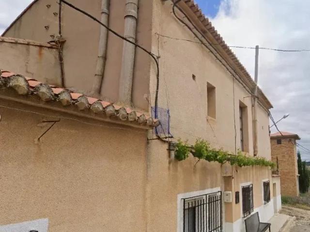 Casa en Requena – Alquilada, Oportunidad para Inversores