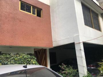 Casa en San Lorenzo Huipulco, Tlalpan. Tres Niveles, Calle Tranquila