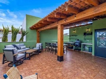 Casa en San Miguel de Allende con Cochera, Terraza y Recámara en Planta Baja