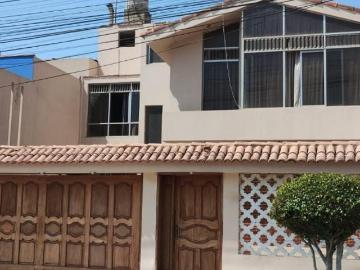 Casa en San Miguel por Remodelar o Como Terreno