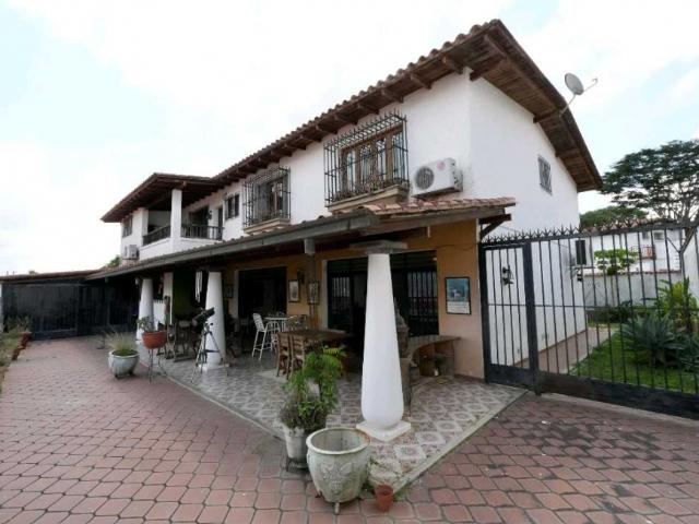 CASA EN SANTA ANA LIMITE CAFETAL CON MACARACUAY