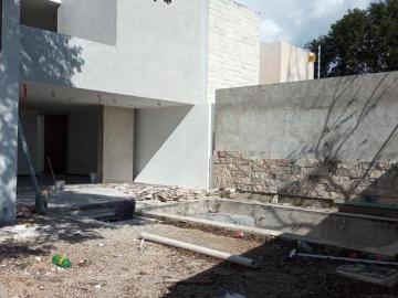 CASA EN TEMOZON NORTE MODELO ROMA