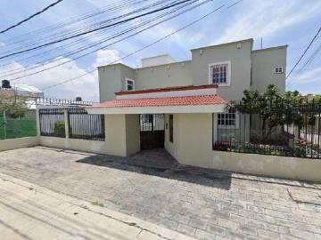 CASA EN TEXCOCO CON JARDIN, CERCA DE VIAS RAPIDAS, HOSPITALES Y DEPORTIVOS