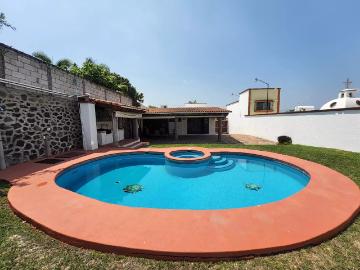 Casa en una planta con alberca en renta en Palmira