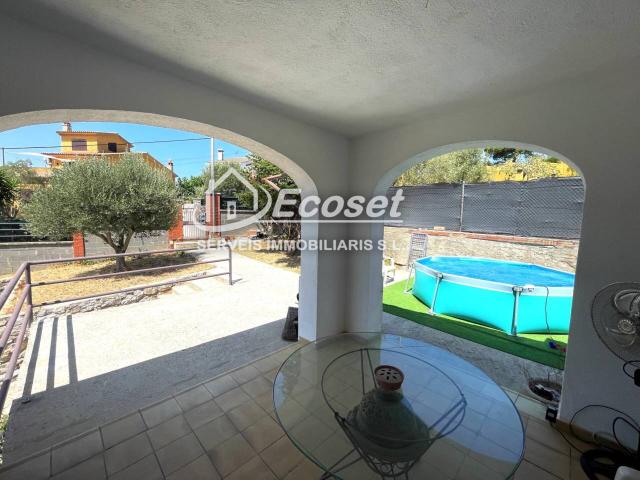 Casa en una sola planta con gran parcela de 1.050 m² en Vallirana