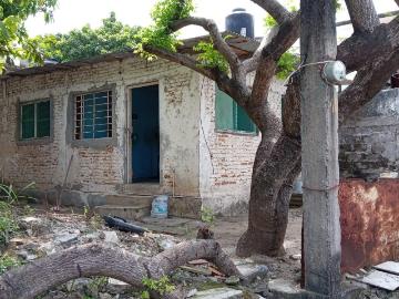 Casa en Unidad habitacional Chiver?a Infonavit