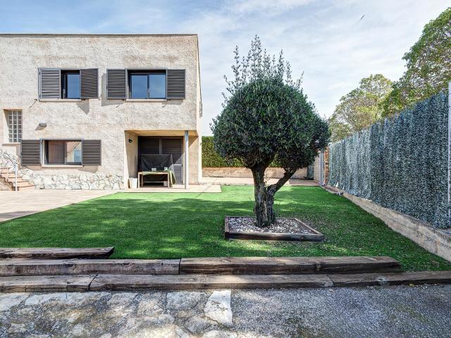 CASA EN VENDA A LA LLACUNA REFORMA TOTAL I AMPLIACIÓ DE LA CASA ANY 2011
