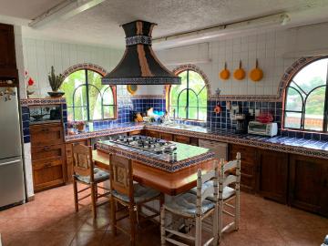Casa en Venta Magnifica propiedad estilo hacienda! Rancho Tetela 5 baños 482 m2
