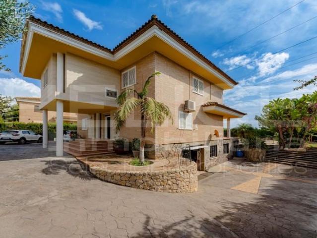 Casa en venta Manises