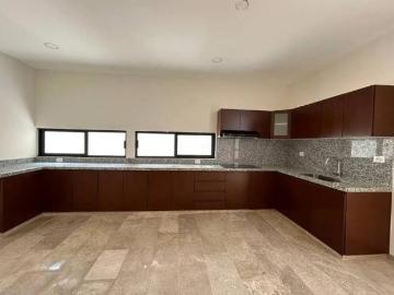 CASA EN VENTA MÉRIDA, DE 4 RECÁMARAS AV TIXCUITUN Y LA ISLA