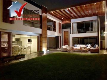 Casa en Venta, Moderna, Pisicina, Amplio Jardin, Zona Exclusiva y Segura