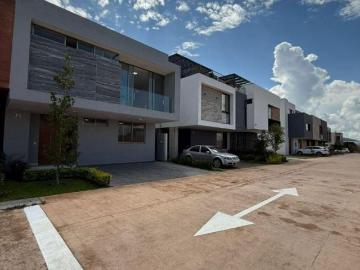 Casa en venta NUEVA en coto Bosquetto, en Bosques Vallarta