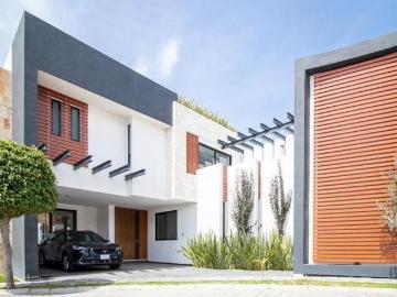 CASA EN VENTA NUEVA EN FRACCIONAMIENTO BOSQUES DE ZAVALETA