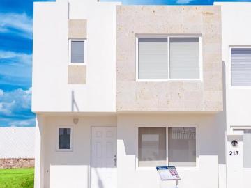 Casa en venta nueva en privado con alberca en León Guanajuato