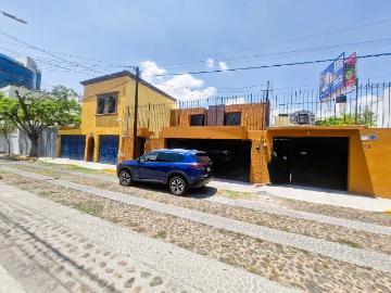 CASA EN VENTA O RENTA A UNOS PASOS DE PLAZA BOULEVARES, ÁLAMOS 3a, QRO. D.E
