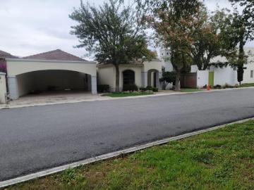CASA EN VENTA OPORTUNIDAD REMATE UN PISO VILLAS DE SAN CARLOS AL NORTE SALTILLO